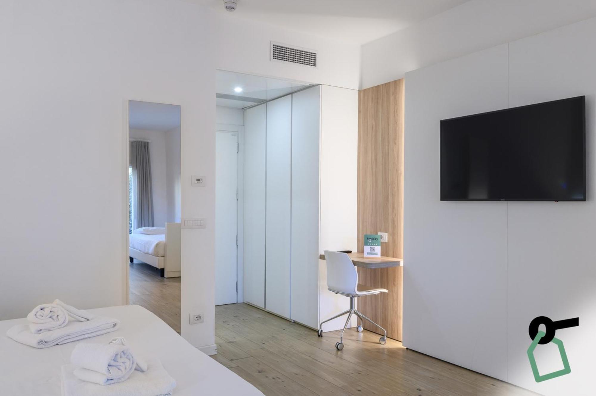 Hotiday Room Collection - Тирренія Екстер'єр фото